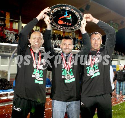 Fussball. Erste Liga.  WAC/St. Andrae gegen LASK Linz. Meisterfeier.  Slobodan Grubor, Nenad Bjelica, Adi Preschern. Wolfsberg, 18.5.2012. 
Foto: Kuess

---
pressefotos, pressefotografie, kuess, qs, qspictures, sport, bild, bilder, bilddatenbank