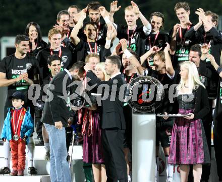 Fussball. Erste Liga.  WAC/St. Andrae gegen LASK Linz. Meisterfeier.  Medaillenuebergabe an Trainer Nenad Bjelica. Wolfsberg, 18.5.2012. 
Foto: Kuess

---
pressefotos, pressefotografie, kuess, qs, qspictures, sport, bild, bilder, bilddatenbank