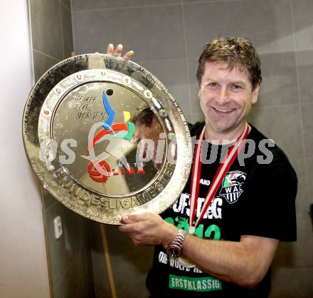 Fussball. Erste Liga.  WAC/St. Andrae gegen LASK Linz. Meisterfeier.  Dietmar Riegler. Wolfsberg, 18.5.2012. 
Foto: Kuess

---
pressefotos, pressefotografie, kuess, qs, qspictures, sport, bild, bilder, bilddatenbank