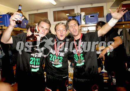 Fussball. Erste Liga.  WAC/St. Andrae gegen LASK Linz. Meisterfeier.  Michael Sollbauer, Mario Kroepfl, Sandro Zakany. Wolfsberg, 18.5.2012. 
Foto: Kuess

---
pressefotos, pressefotografie, kuess, qs, qspictures, sport, bild, bilder, bilddatenbank