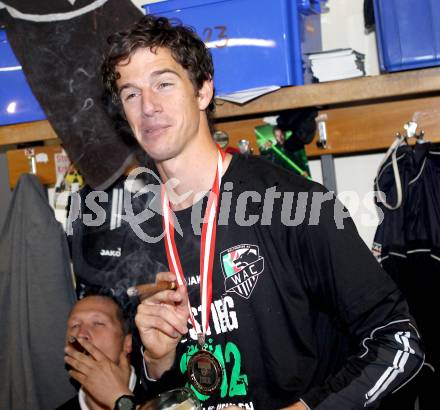 Fussball. Erste Liga.  WAC/St. Andrae gegen LASK Linz. Meisterfeier.  Christian Falk. Wolfsberg, 18.5.2012. 
Foto: Kuess

---
pressefotos, pressefotografie, kuess, qs, qspictures, sport, bild, bilder, bilddatenbank