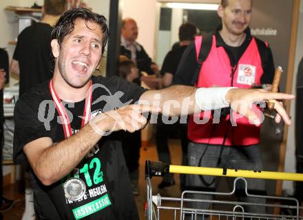 Fussball. Erste Liga.  WAC/St. Andrae gegen LASK Linz. Meisterfeier.  Sandro Zakany. Wolfsberg, 18.5.2012. 
Foto: Kuess

---
pressefotos, pressefotografie, kuess, qs, qspictures, sport, bild, bilder, bilddatenbank