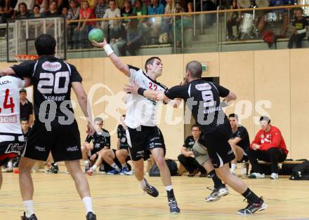 Handball Bundesliga. SC Ferlach gegen HCK 59. Dean Pomorisac,  (Ferlach), Anton Praeprost (HCK). Ferlach, 19.5.2012.
Foto: Kuess
---
pressefotos, pressefotografie, kuess, qs, qspictures, sport, bild, bilder, bilddatenbank