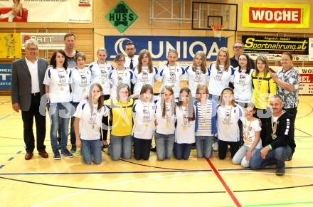 Ehrung fuer das Erreichen des Kaerntner Meistertitels bei den Maedchen der Altersklassen U11, U12, U13. SC Ferlach. . Ferlach, 19.5.2012.
Foto: Kuess
---
pressefotos, pressefotografie, kuess, qs, qspictures, sport, bild, bilder, bilddatenbank