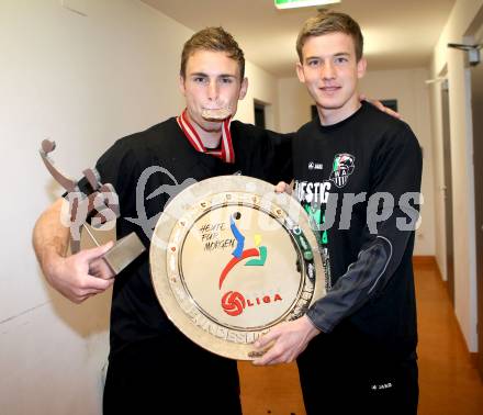 Fussball. Erste Liga.  WAC/St. Andrae gegen LASK Linz. Meisterfeier.  Michael Sollbauer, Max Friesacher. Wolfsberg, 18.5.2012. 
Foto: Kuess

---
pressefotos, pressefotografie, kuess, qs, qspictures, sport, bild, bilder, bilddatenbank