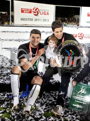 Fussball. Erste Liga.  WAC/St. Andrae gegen LASK Linz. Meisterfeier.  Jacobo, Solano. Wolfsberg, 18.5.2012. 
Foto: Kuess

---
pressefotos, pressefotografie, kuess, qs, qspictures, sport, bild, bilder, bilddatenbank