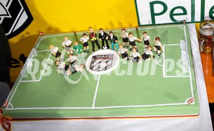 Fussball. Erste Liga.  WAC/St. Andrae gegen LASK Linz. Meisterfeier.  Meistertorte. Wolfsberg, 18.5.2012. 
Foto: Kuess

---
pressefotos, pressefotografie, kuess, qs, qspictures, sport, bild, bilder, bilddatenbank