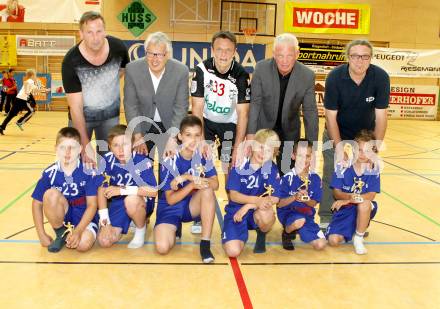 Ehrung fuer das Erreichen des Kaerntner Meistertitels bei den Burschen in der Altersklasse U10. SC Ferlach. . Ferlach, 19.5.2012.
Foto: Kuess
---
pressefotos, pressefotografie, kuess, qs, qspictures, sport, bild, bilder, bilddatenbank