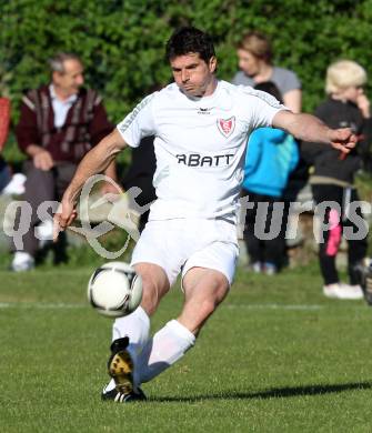 Fussball. Kaerntner Liga. Atus Ferlach gegen ATSV Wolfsberg. Marko Kriznik (Ferlach). Ferlach, 17.5.2012.
Foto. Kuess
---
pressefotos, pressefotografie, kuess, qs, qspictures, sport, bild, bilder, bilddatenbank