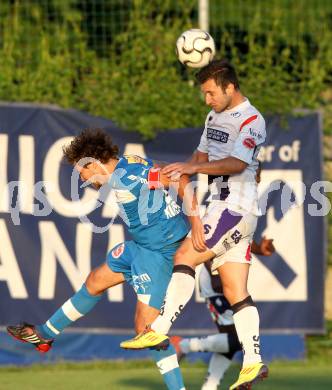Fussball Regionalliga. SAK gegen VSV. Murat Veliu,  (SAK), Michael Kirisits (VSV). Klagenfurt, am 25.5.2012.
Foto: Kuess
---
pressefotos, pressefotografie, kuess, qs, qspictures, sport, bild, bilder, bilddatenbank
