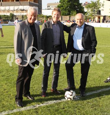 Fussball Regionalliga. SAK gegen VSV. Reinhard Tellian, Stadtrat Taschek, Valentin Inzko. Klagenfurt, am 25.5.2012.
Foto: Kuess
---
pressefotos, pressefotografie, kuess, qs, qspictures, sport, bild, bilder, bilddatenbank