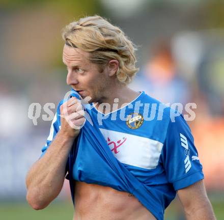Fussball Regionalliga. SAK gegen VSV.  rote Karte fuer Johannes Isopp (VSV). Klagenfurt, am 25.5.2012.
Foto: Kuess
---
pressefotos, pressefotografie, kuess, qs, qspictures, sport, bild, bilder, bilddatenbank