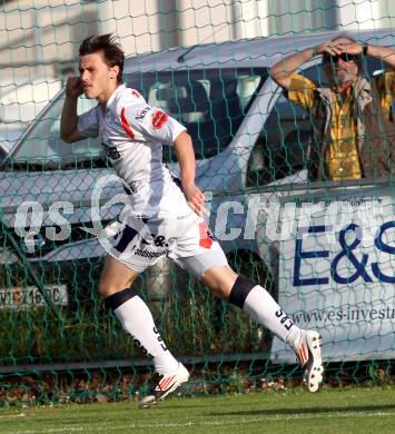 Fussball Regionalliga. SAK gegen VSV. Torjubel Darjan Aleksic (SAK). Klagenfurt, am 25.5.2012.
Foto: Kuess
---
pressefotos, pressefotografie, kuess, qs, qspictures, sport, bild, bilder, bilddatenbank