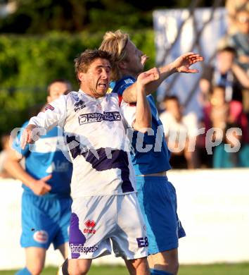 Fussball Regionalliga. SAK gegen VSV.  Grega Triplat,  (SAK), Johannes Isopp (VSV). Klagenfurt, am 25.5.2012.
Foto: Kuess
---
pressefotos, pressefotografie, kuess, qs, qspictures, sport, bild, bilder, bilddatenbank