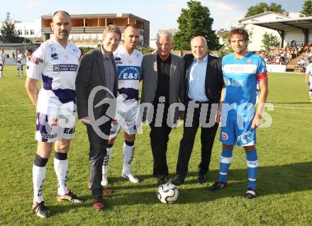 Fussball Regionalliga. SAK gegen VSV. Maximilian Oraze, Stadtrat Taschek, Goran Jolic, Reinhard Tellian, Valentin Inzko, Michael Kirisits. Klagenfurt, am 25.5.2012.
Foto: Kuess
---
pressefotos, pressefotografie, kuess, qs, qspictures, sport, bild, bilder, bilddatenbank