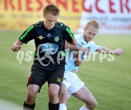 Fussball Kaerntner Liga. FC St. Veit gege Rapid Lienz. Raphael Groinig,  (St. Veit), Andreas Ueberbacher (Lienz). St. Veit, 26.5.2012.
Foto: Kuess
---
pressefotos, pressefotografie, kuess, qs, qspictures, sport, bild, bilder, bilddatenbank