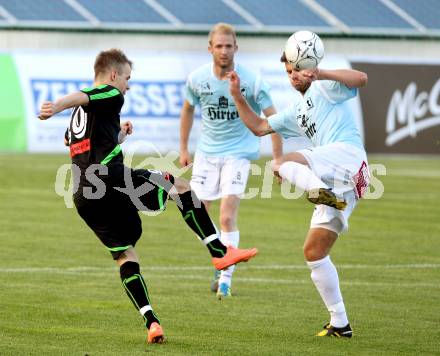 Fussball Kaerntner Liga. FC St. Veit gege Rapid Lienz. Bernhard Kitz, (St. Veit), Dominik Mueller (Lienz). St. Veit, 26.5.2012.
Foto: Kuess
---
pressefotos, pressefotografie, kuess, qs, qspictures, sport, bild, bilder, bilddatenbank