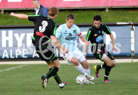 Fussball Kaerntner Liga. FC St. Veit gege Rapid Lienz. Michael Rebernig,  (St. Veit), Thomas Pertl (Lienz). St. Veit, 26.5.2012.
Foto: Kuess
---
pressefotos, pressefotografie, kuess, qs, qspictures, sport, bild, bilder, bilddatenbank