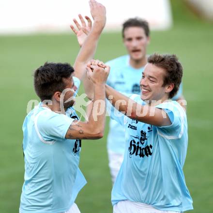 Fussball Kaerntner Liga. FC St. Veit gege Rapid Lienz. Torjubel Riesser Manuel, Ernst Komarek (St. Veit). St. Veit, 26.5.2012.
Foto: Kuess
---
pressefotos, pressefotografie, kuess, qs, qspictures, sport, bild, bilder, bilddatenbank
