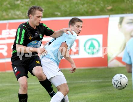 Fussball Kaerntner Liga. FC St. Veit gege Rapid Lienz. Michael Rebernig, (St. Veit), Andreas Ueberbacher (Lienz). St. Veit, 26.5.2012.
Foto: Kuess
---
pressefotos, pressefotografie, kuess, qs, qspictures, sport, bild, bilder, bilddatenbank