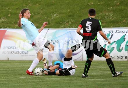Fussball Kaerntner Liga. FC St. Veit gege Rapid Lienz. Dejan Plesnik,  (St. Veit), Julian Weiskopf, Manuel Eder (Lienz). St. Veit, 26.5.2012.
Foto: Kuess
---
pressefotos, pressefotografie, kuess, qs, qspictures, sport, bild, bilder, bilddatenbank