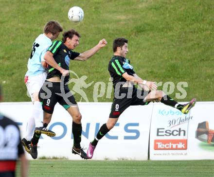 Fussball Kaerntner Liga. FC St. Veit gege Rapid Lienz. Ernst Komarek, (St. Veit),  Markus Sumerauer, Emri Rexhepi, (Lienz). St. Veit, 26.5.2012.
Foto: Kuess
---
pressefotos, pressefotografie, kuess, qs, qspictures, sport, bild, bilder, bilddatenbank