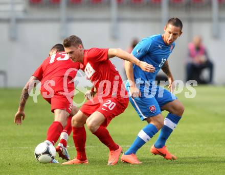 Fussball Laenderspiel. Woerthersee Stadion. Testspiel. Slowakei gegen Polen. Filip Holosko, (Slowakei),  Lukasz Piszcek (Polen). Klagenfurt, 26.5.2012
Foto: Kuess

---
pressefotos, pressefotografie, kuess, qs, qspictures, sport, bild, bilder, bilddatenbank