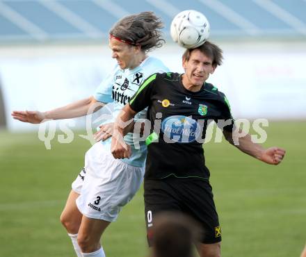 Fussball Kaerntner Liga. FC St. Veit gege Rapid Lienz. Guenther Scheucher,  (St. Veit), Markus Sumerauer (Lienz). St. Veit, 26.5.2012.
Foto: Kuess
---
pressefotos, pressefotografie, kuess, qs, qspictures, sport, bild, bilder, bilddatenbank