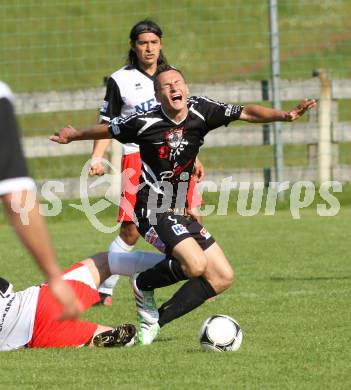Fussball KFV Cup. SV Kraig gegen SV Spittal/Drau. Werner Hofmeister (Kraig), Carlos Chaile (Spittal). Kraig, am 28.5.2012.
Foto: Kuess
---
pressefotos, pressefotografie, kuess, qs, qspictures, sport, bild, bilder, bilddatenbank