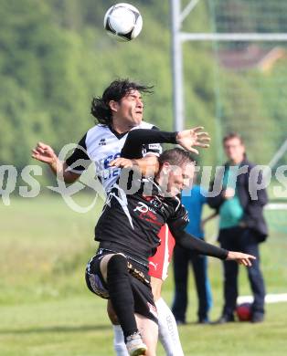 Fussball KFV Cup. SV Kraig gegen SV Spittal/Drau. Michael Salbrechter (Kraig), Carlos Chaile (Spittal). Kraig, am 28.5.2012.
Foto: Kuess
---
pressefotos, pressefotografie, kuess, qs, qspictures, sport, bild, bilder, bilddatenbank