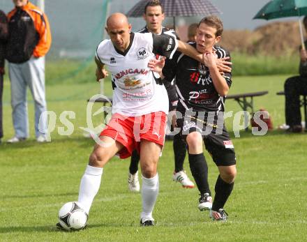 Fussball KFV Cup. SV Kraig gegen SV Spittal/Drau. Christian Salbrechter (Kraig), Senad Tiganj (Spittal). Kraig, am 28.5.2012.
Foto: Kuess
---
pressefotos, pressefotografie, kuess, qs, qspictures, sport, bild, bilder, bilddatenbank