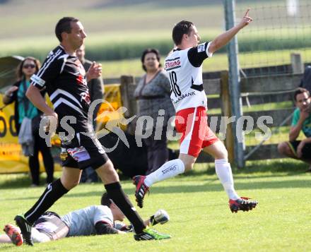 Fussball KFV Cup. SV Kraig gegen SV Spittal/Drau. Torjubel Manuel Plattner (Spittal). Kraig, am 28.5.2012.
Foto: Kuess
---
pressefotos, pressefotografie, kuess, qs, qspictures, sport, bild, bilder, bilddatenbank