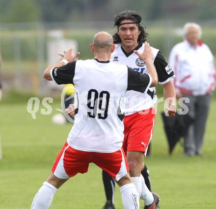 Fussball KFV Cup. SV Kraig gegen SV Spittal/Drau. Torjubel Carlos Chaile, Senad Tiganj (Spittal). Kraig, am 28.5.2012.
Foto: Kuess
---
pressefotos, pressefotografie, kuess, qs, qspictures, sport, bild, bilder, bilddatenbank