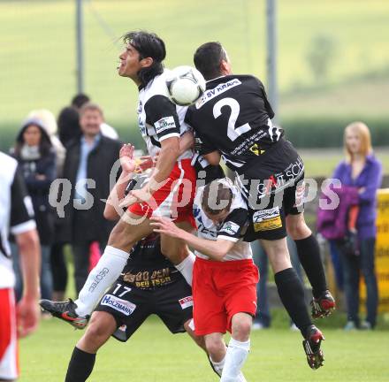Fussball KFV Cup. SV Kraig gegen SV Spittal/Drau. Thomas Schoeffmann (Kraig), Carlos Chaile (Spittal). Kraig, am 28.5.2012.
Foto: Kuess
---
pressefotos, pressefotografie, kuess, qs, qspictures, sport, bild, bilder, bilddatenbank