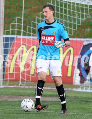 Fussball Kaerntner Liga. FC St. Veit gege Rapid Lienz. Julian Weiskopf  (Lienz). St. Veit, 26.5.2012.
Foto: Kuess
---
pressefotos, pressefotografie, kuess, qs, qspictures, sport, bild, bilder, bilddatenbank
