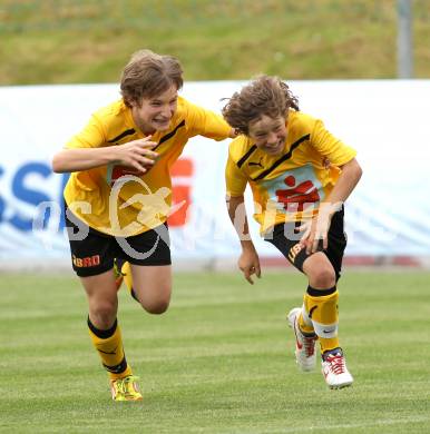 Fussball Schuelerliga. Spiel um Platz 1. FSSZ Spittal/Drau, BG BRG Villach-Perau. Torjubel Spittal. St. Veit, am 31.5.2012.
Foto: Kuess
---
pressefotos, pressefotografie, kuess, qs, qspictures, sport, bild, bilder, bilddatenbank