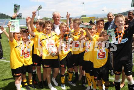 Fussball Schuelerliga. Spiel um Platz 1. FSSZ Spittal/Drau, BG BRG Villach-Perau. Jubel Spittal. St. Veit, am 31.5.2012.
Foto: Kuess
---
pressefotos, pressefotografie, kuess, qs, qspictures, sport, bild, bilder, bilddatenbank