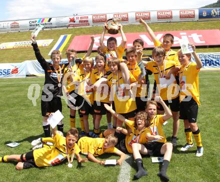 Fussball Schuelerliga. Spiel um Platz 1. FSSZ Spittal/Drau, BG BRG Villach-Perau. Jubel Spittal. St. Veit, am 31.5.2012.
Foto: Kuess
---
pressefotos, pressefotografie, kuess, qs, qspictures, sport, bild, bilder, bilddatenbank