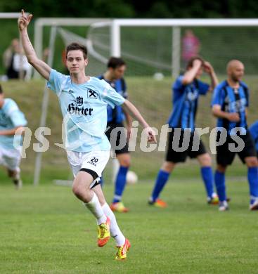Fussball Kaerntner Liga. Drautal gegen St. Veit/Glan. Torjubel Vaschauner Kevin, (St.Veit). Feistritz/Drau, 1.6.2012.
Foto: Kuess
---
pressefotos, pressefotografie, kuess, qs, qspictures, sport, bild, bilder, bilddatenbank