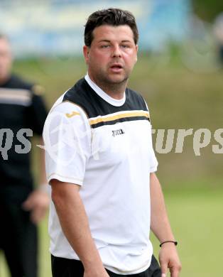 Fussball Kaerntner Liga. Drautal gegen St. Veit/Glan. Trainer Kaiser Martin (St.Veit). Feistritz/Drau, 1.6.2012.
Foto: Kuess
---
pressefotos, pressefotografie, kuess, qs, qspictures, sport, bild, bilder, bilddatenbank