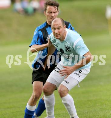 Fussball Kaerntner Liga. Drautal gegen St. Veit/Glan. Sandriesser Rudolf (Drautal), Tasic Andrej (St.Veit). Feistritz/Drau, 1.6.2012.
Foto: Kuess
---
pressefotos, pressefotografie, kuess, qs, qspictures, sport, bild, bilder, bilddatenbank