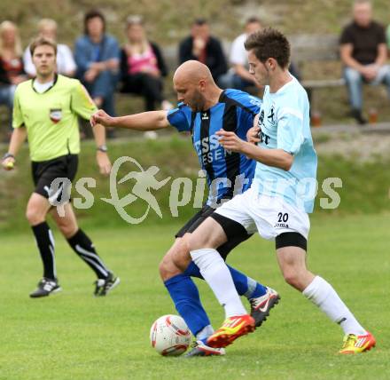 Fussball Kaerntner Liga. Drautal gegen St. Veit/Glan. Peric Luka (Drautal), Vaschauner Kevin (St.Veit). Feistritz/Drau, 1.6.2012.
Foto: Kuess
---
pressefotos, pressefotografie, kuess, qs, qspictures, sport, bild, bilder, bilddatenbank