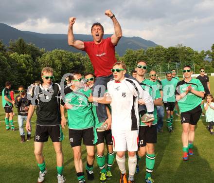 Fussball. 1. Klasse B. Feffernitz gegen Admira Villach. Jubel Trainer Stefan Pusterhofer (Feffernitz). Feffernitz, 2.6.2012.
Foto: Kuess
---
pressefotos, pressefotografie, kuess, qs, qspictures, sport, bild, bilder, bilddatenbank