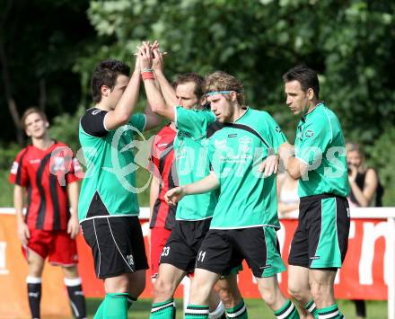 Fussball. 1. Klasse B. Feffernitz gegen Admira Villach. Torjubel (Feffernitz). Feffernitz, 2.6.2012.
Foto: Kuess
---
pressefotos, pressefotografie, kuess, qs, qspictures, sport, bild, bilder, bilddatenbank