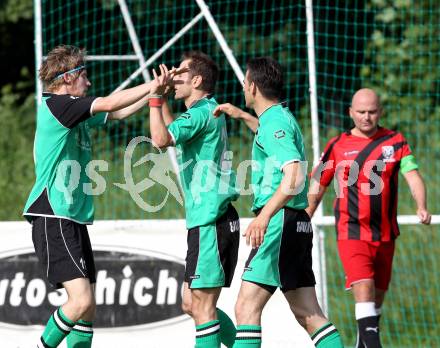 Fussball. 1. Klasse B. Feffernitz gegen Admira Villach. Torjubel Hohengasser Daniel (Feffernitz). Feffernitz, 2.6.2012.
Foto: Kuess
---
pressefotos, pressefotografie, kuess, qs, qspictures, sport, bild, bilder, bilddatenbank