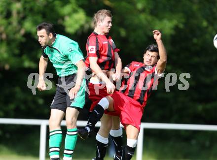 Fussball. 1. Klasse B. Feffernitz gegen Admira Villach. Miskovic Antun (Feffernitz), Zararsiz Buhari, Egger Mario (Admira Villach). Feffernitz, 2.6.2012.
Foto: Kuess
---
pressefotos, pressefotografie, kuess, qs, qspictures, sport, bild, bilder, bilddatenbank