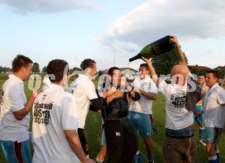 Fussball. 2. Klasse B. Koestenberg gegen Drautal. Jubel Koestenberg, Trainer Leininger Manfred. Koestenberg, 3.6.2012. 
Foto: Kuess
---
pressefotos, pressefotografie, kuess, qs, qspictures, sport, bild, bilder, bilddatenbank