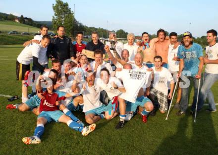 Fussball. 2. Klasse B. Koestenberg gegen Drautal. Jubel Koestenberg. Koestenberg, 3.6.2012. 
Foto: Kuess
---
pressefotos, pressefotografie, kuess, qs, qspictures, sport, bild, bilder, bilddatenbank