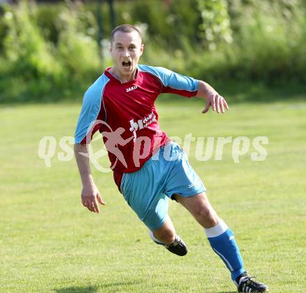 Fussball. 2. Klasse B. Koestenberg gegen Drautal. Djurovic Sergej (Koestenberg). Koestenberg, 3.6.2012. 
Foto: Kuess
---
pressefotos, pressefotografie, kuess, qs, qspictures, sport, bild, bilder, bilddatenbank