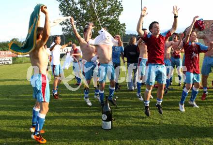 Fussball. 2. Klasse B. Koestenberg gegen Drautal. Jubel Koestenberg. Koestenberg, 3.6.2012. 
Foto: Kuess
---
pressefotos, pressefotografie, kuess, qs, qspictures, sport, bild, bilder, bilddatenbank